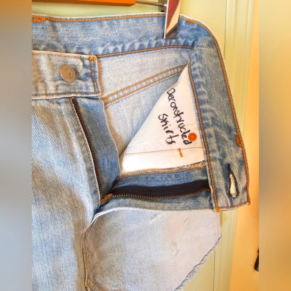 Levis Deconstructed light blue wash denim miniskirt with red stitching - Picture 8 of 9